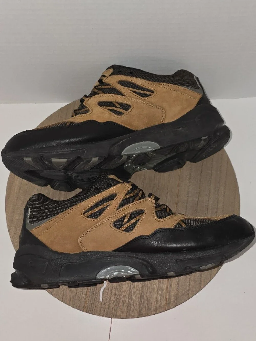 Aetrex Men's Black and Brown Athletic Sneakers